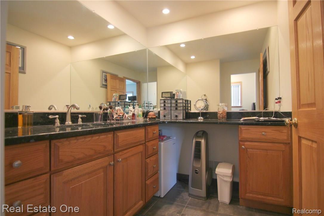 3450 Saddle Ridge Highland, MI 48357 - Photo 20 of 40 Saddle Ridge Master Bath.jpg