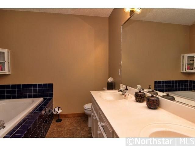 811 Summit Lane Hudson, WI 54016 - Photo 12 of 18 Gallery Image 12
