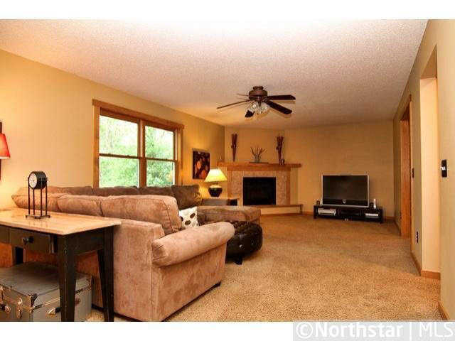 811 Summit Lane Hudson, WI 54016 - Photo 3 of 18 Gallery Image 3