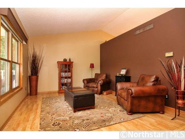 811 Summit Lane Hudson, WI 54016 - Photo 8 of 18 Gallery Image 8