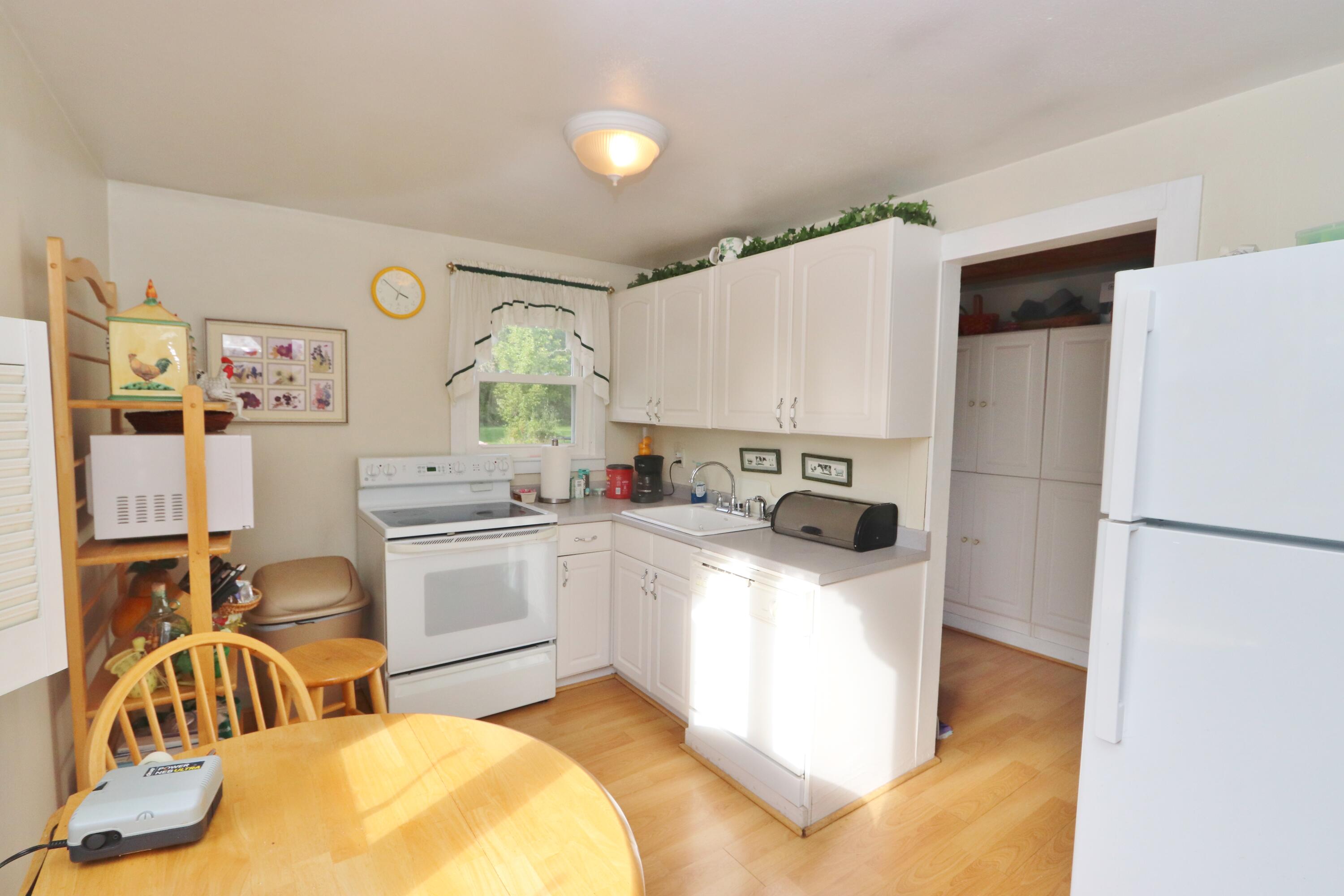 187 Thornton Road Bangor, ME 04401 - Photo 7 of 17 IMG_7906
