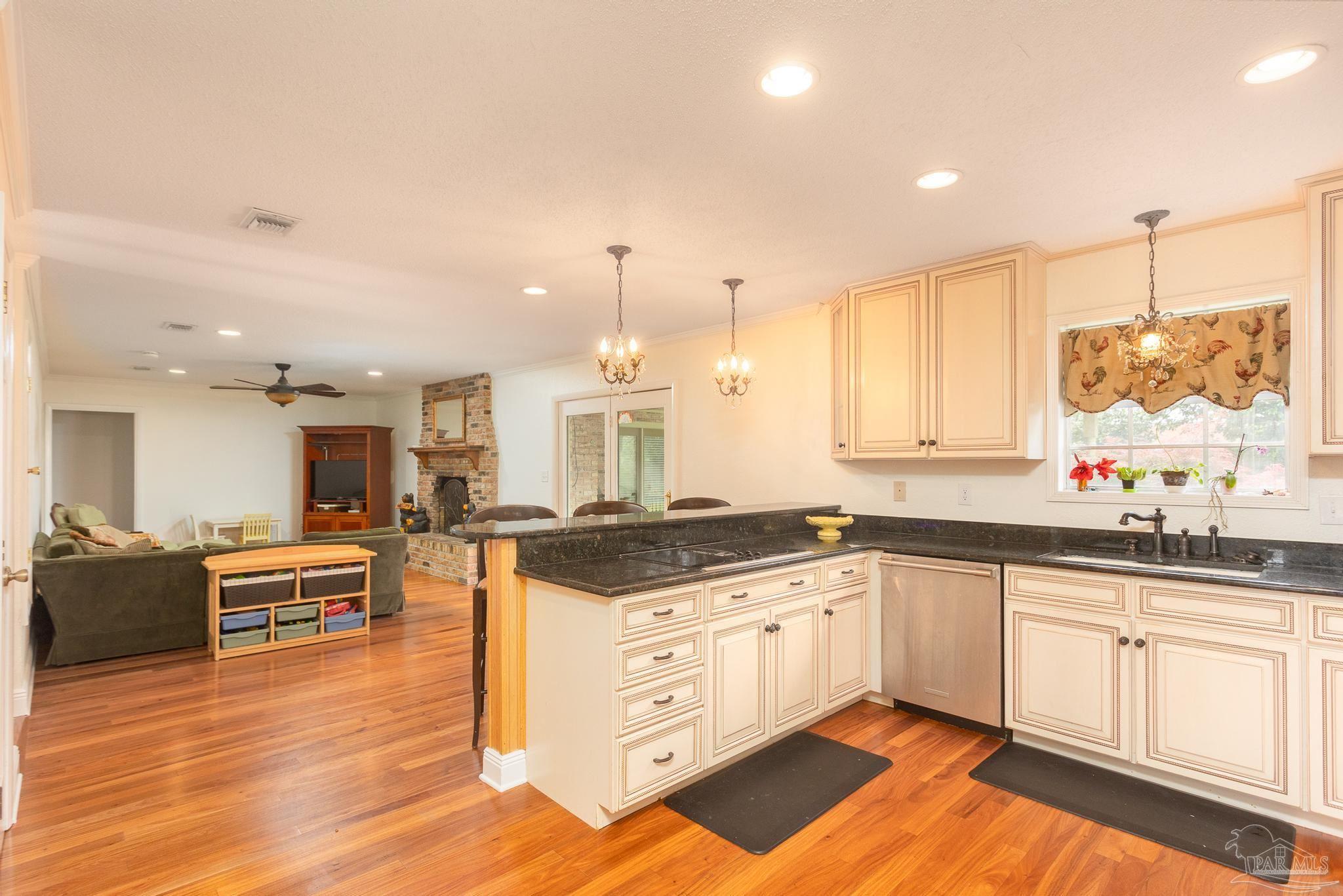 1005 Farmington Road Pensacola, FL 32504 - Photo 7 of 37 Gallery Image 7