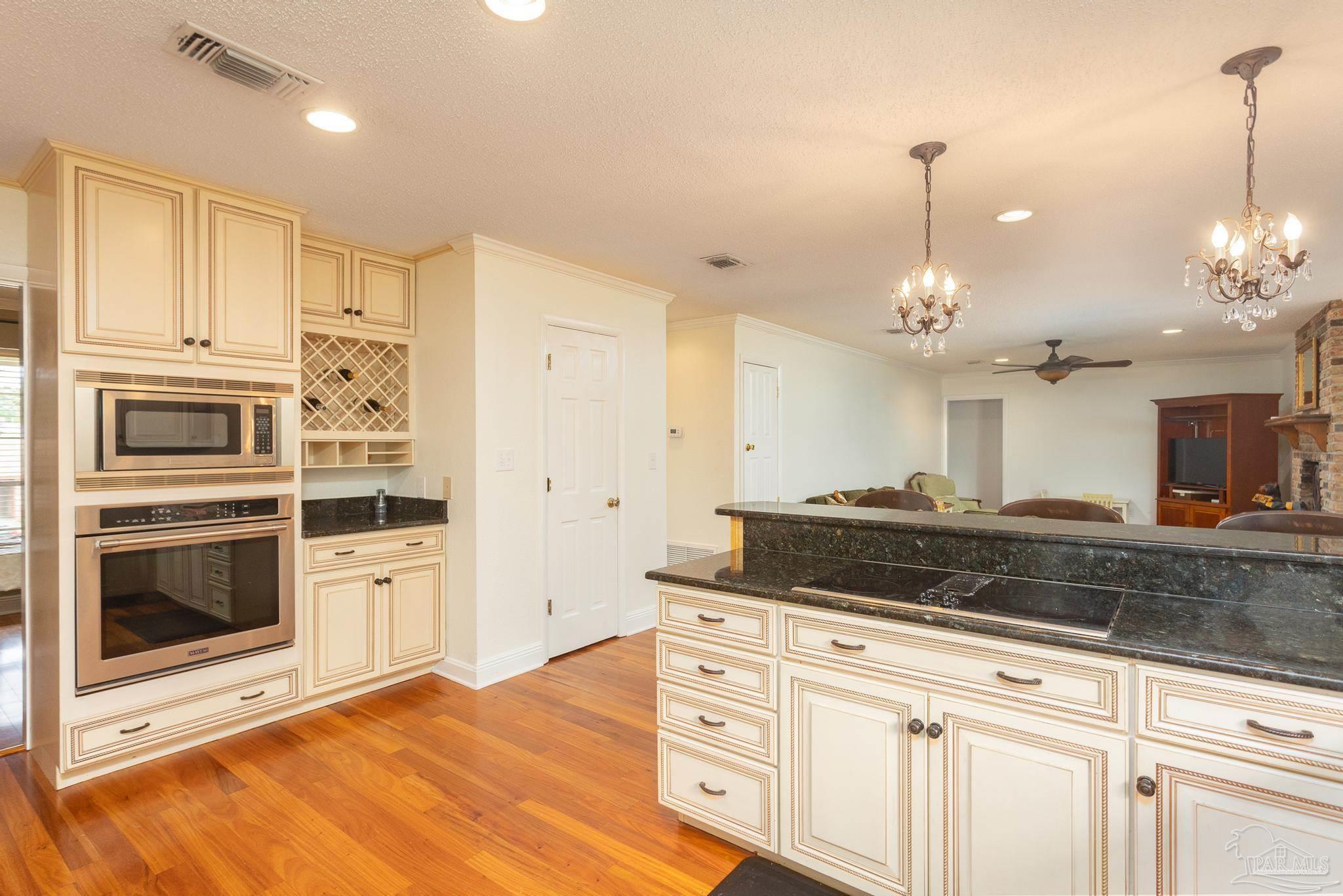 1005 Farmington Road Pensacola, FL 32504 - Photo 9 of 37 Gallery Image 9