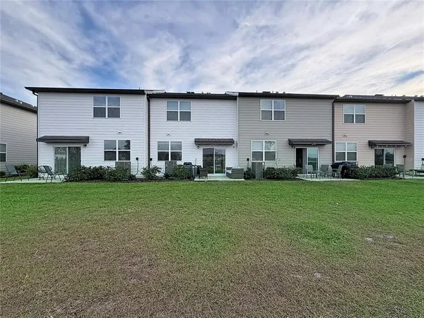 a view of a house with a back yard