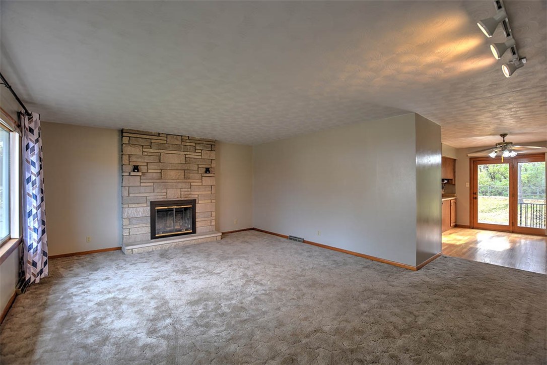 415 East Christine Drive Decatur, IL 62526 - Photo 8 of 27 Gallery Image 8