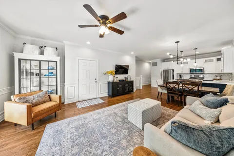 $775,000 | 2114 West Erie Street, Unit 1E, Chicago, IL 60612