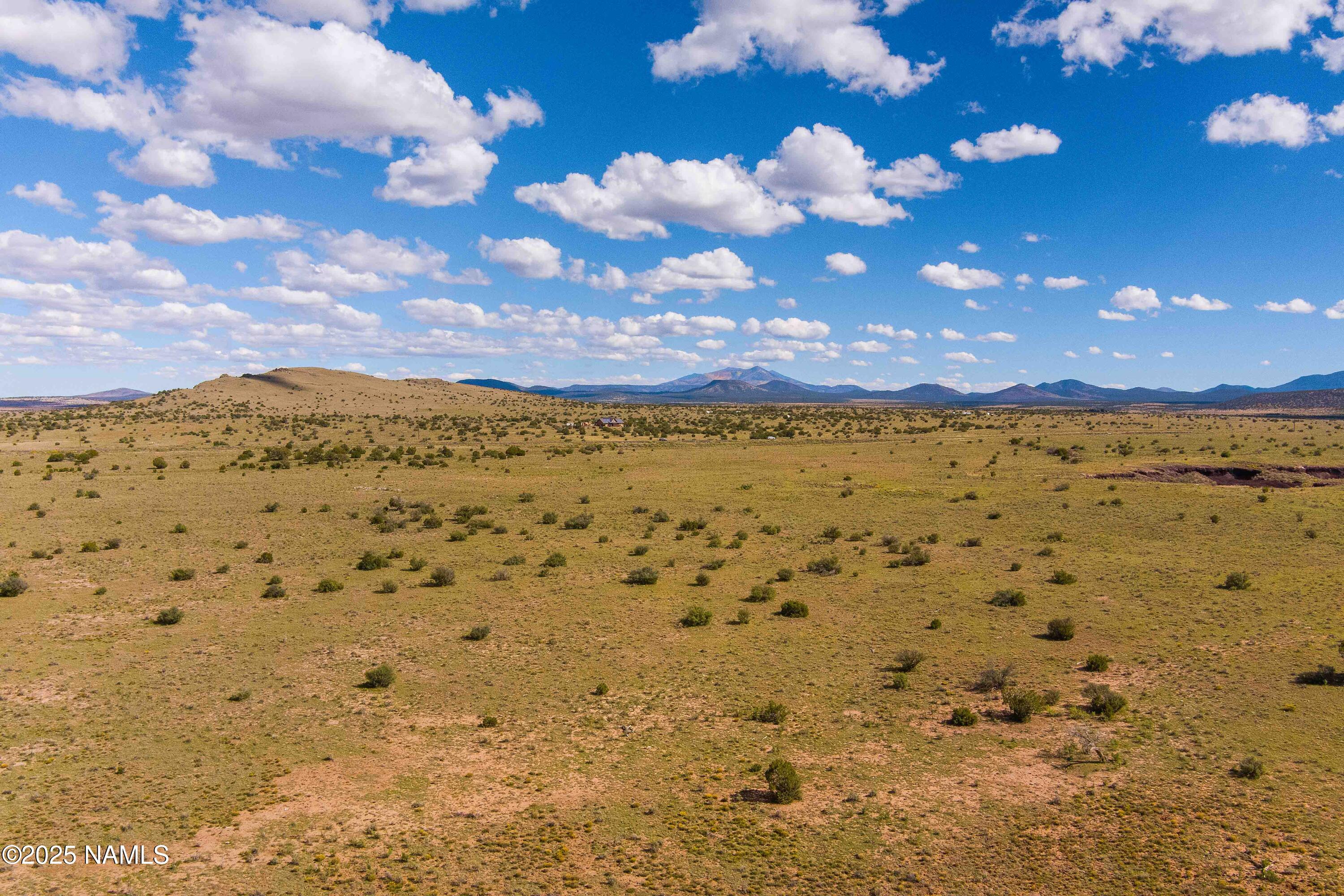 7563 Lariat Road Williams, AZ 86046 - Photo 6 of 34 a view of houses with a mountain in the background