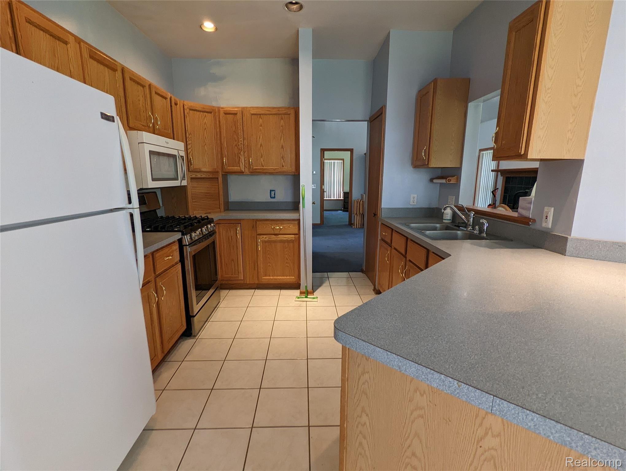 46557 Heydenreich Road Macomb, MI 48044 - Photo 8 of 34 PXL_20220520_155831461 (1).jpg