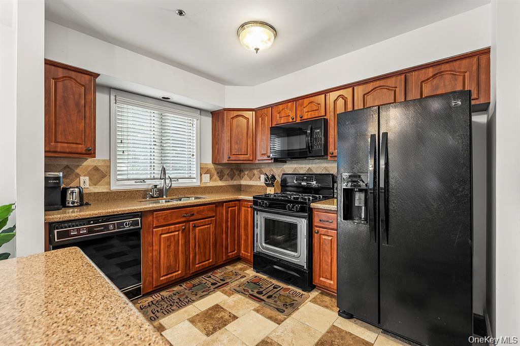 16 Stoneham Place White Plains, NY 10607 - Photo 13 of 37