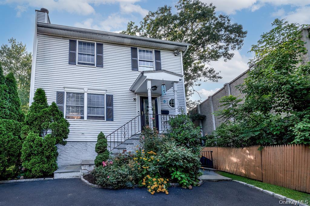 16 Stoneham Place White Plains, NY 10607 - Photo 2 of 37