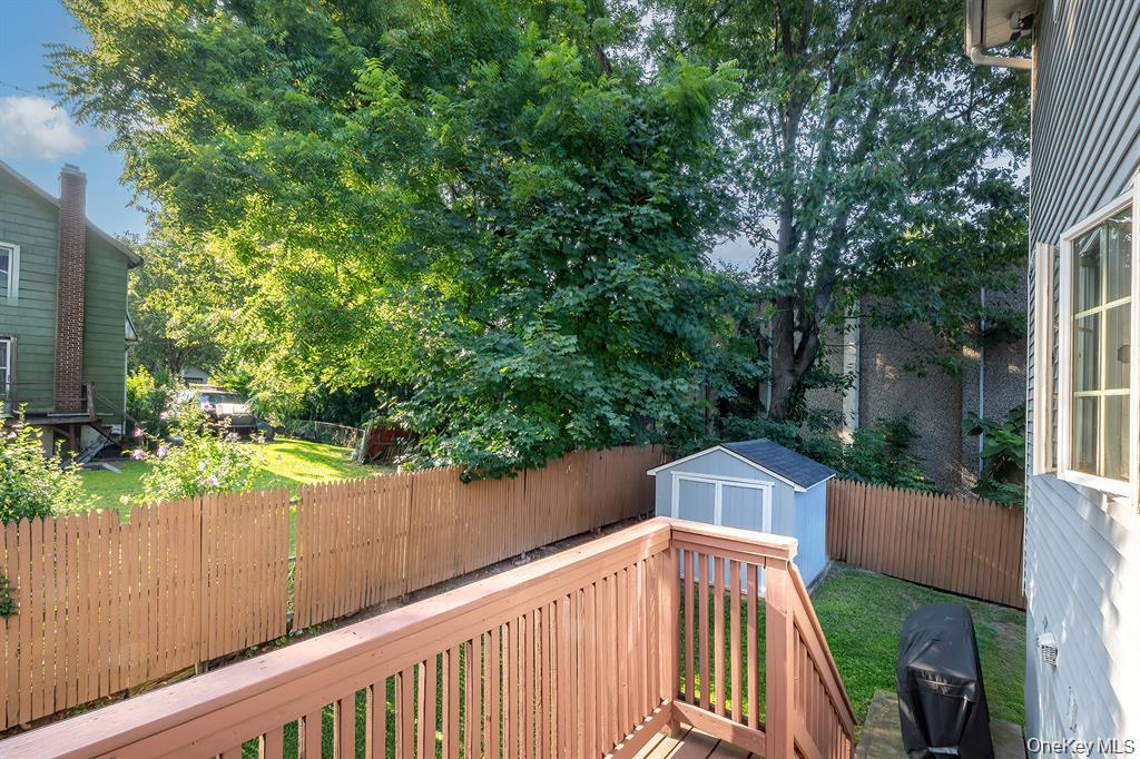 16 Stoneham Place White Plains, NY 10607 - Photo 32 of 37