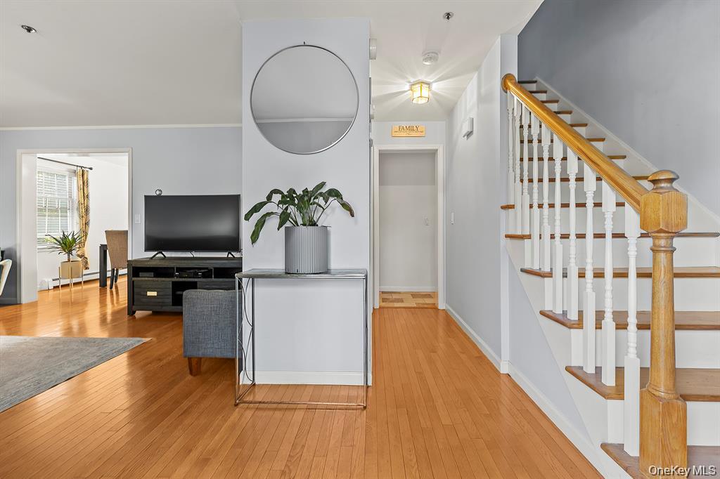 16 Stoneham Place White Plains, NY 10607 - Photo 4 of 37