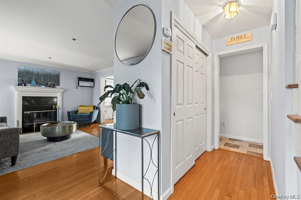 16 Stoneham Place White Plains, NY 10607 - Photo 6 of 37