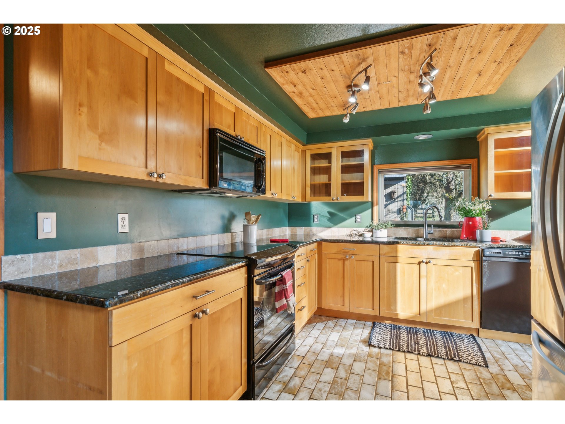 1260 Southwest Hoffman Road West Linn, OR 97068 - Photo 11 of 39 Gallery Image 11