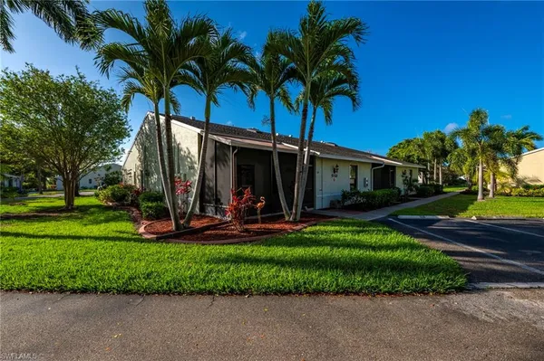 $162,500 | 5120 Southwest Courtyards Court, Unit 89, Cape Coral, FL 33914