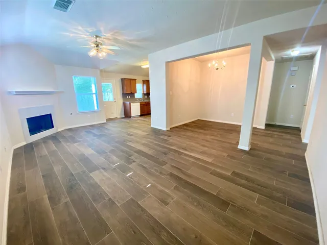 $1,600 | 5005 Deer Path Drive, Conroe, TX 77303