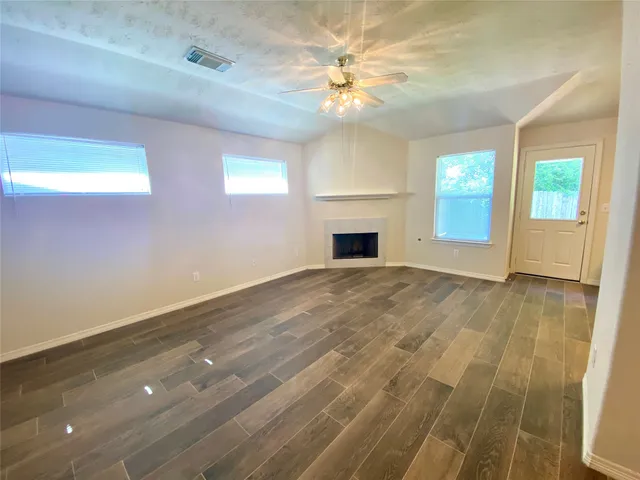 $1,600 | 5005 Deer Path Drive, Conroe, TX 77303