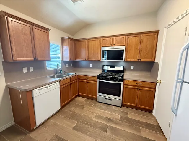 $1,600 | 5005 Deer Path Drive, Conroe, TX 77303