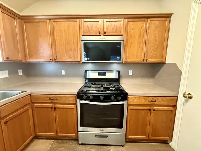 $1,600 | 5005 Deer Path Drive, Conroe, TX 77303