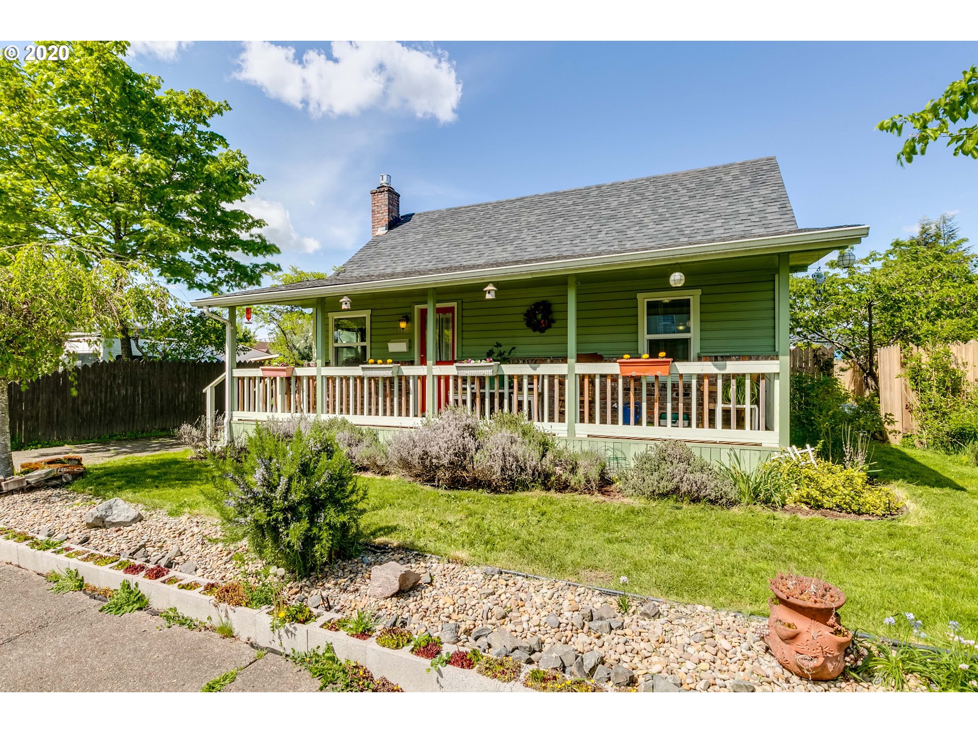 1086 F Street Springfield, OR 97477 - Photo 3 of 31