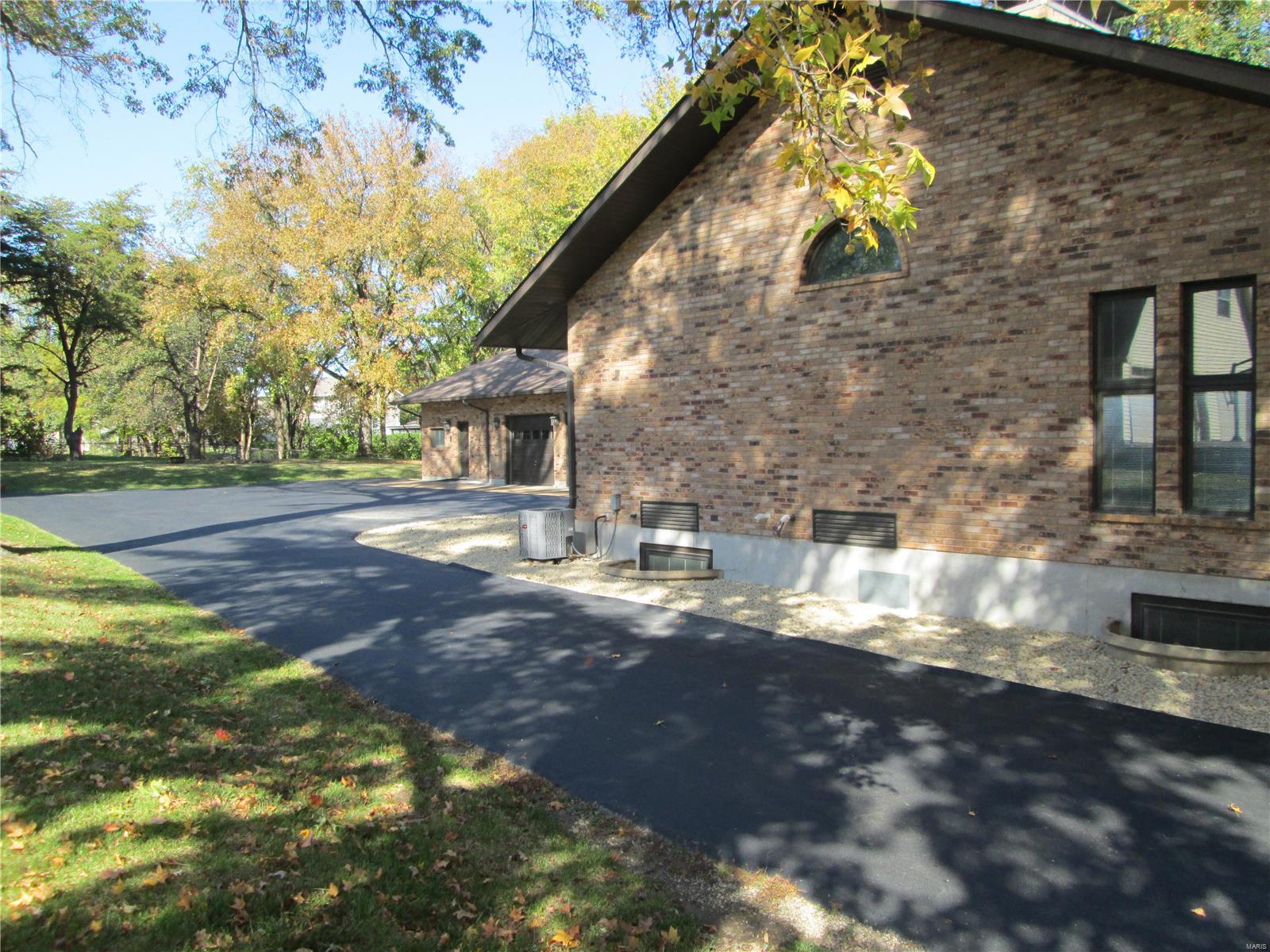 5247 Kerth Road St. Louis, MO 63128 - Photo 7 of 50 Gallery Image 7