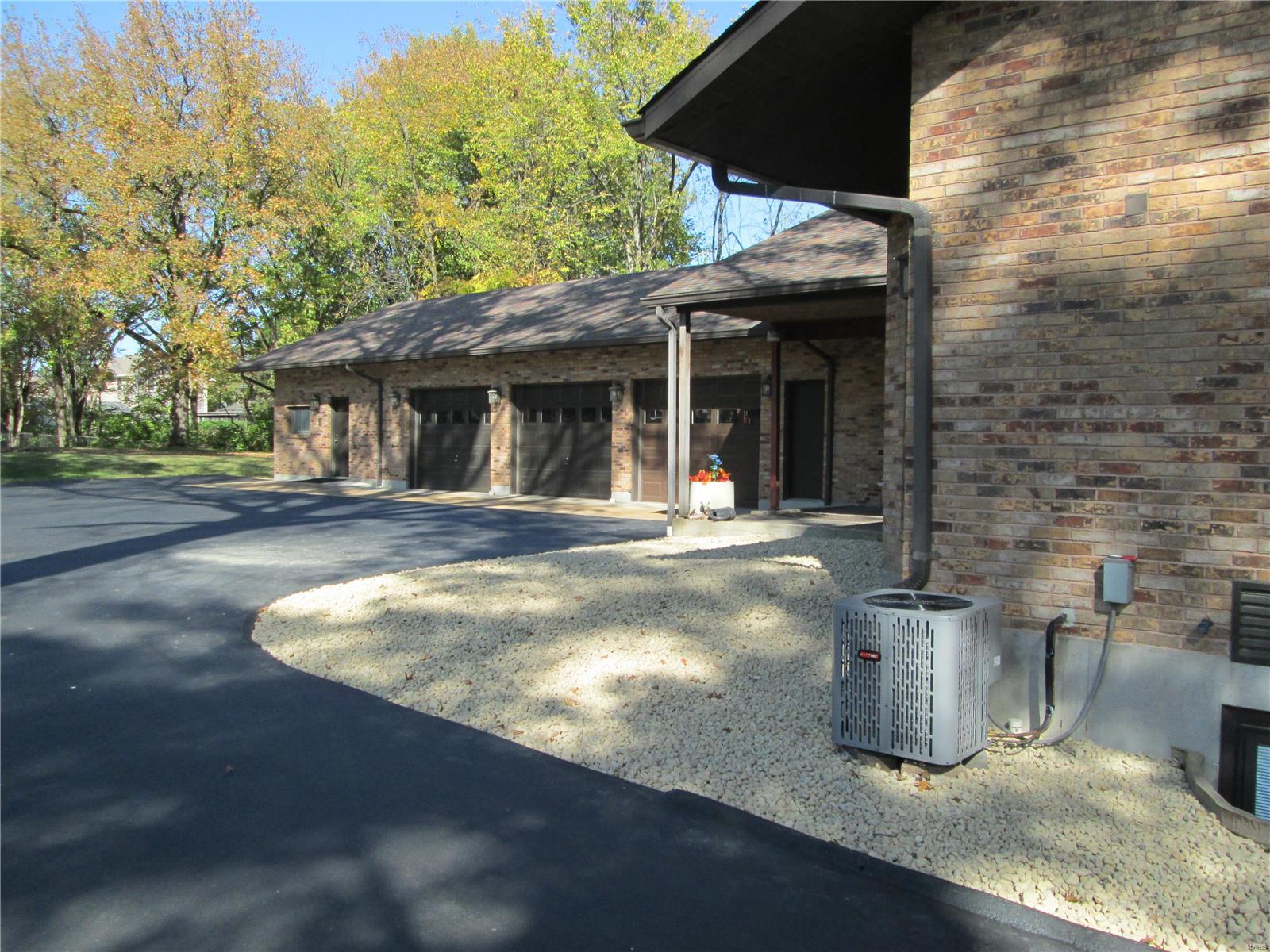 5247 Kerth Road St. Louis, MO 63128 - Photo 8 of 50 Gallery Image 8