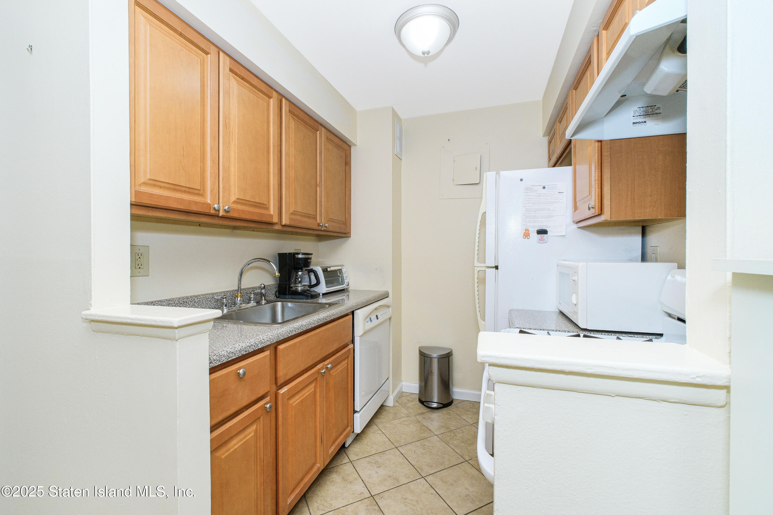 150 Colton Street, Unit 1C Staten Island, NY 10305 - Photo 15 of 20 (12) KITCHEN