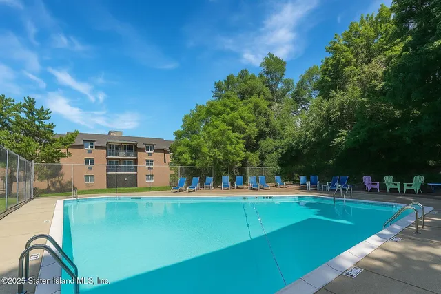 $209,999 | 150 Colton Street, Unit 1C | Rosebank