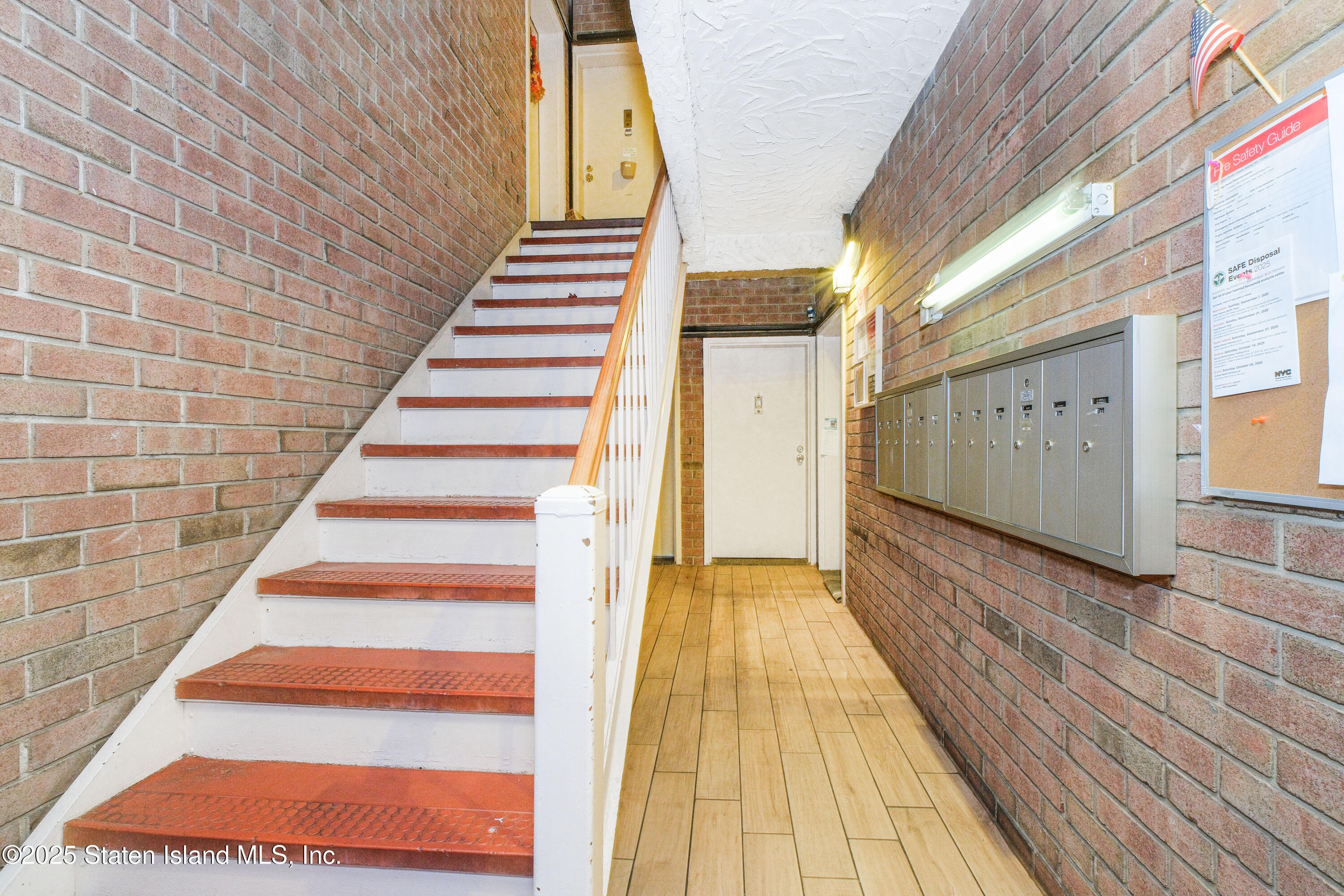 150 Colton Street, Unit 1C Staten Island, NY 10305 - Photo 3 of 20 (3) ENTRANCE