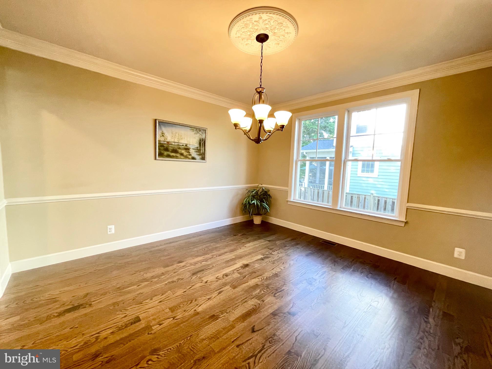 620 Tapawingo Road Southwest Vienna, VA 22180 - Photo 5 of 38 Gallery Image 5