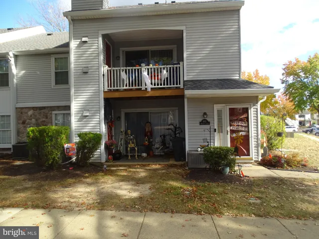 a view of a house with outdoor space