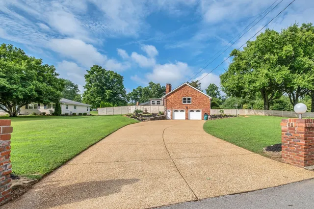 $899,000 | 301 Brandywine Drive, Old Hickory, TN 37138