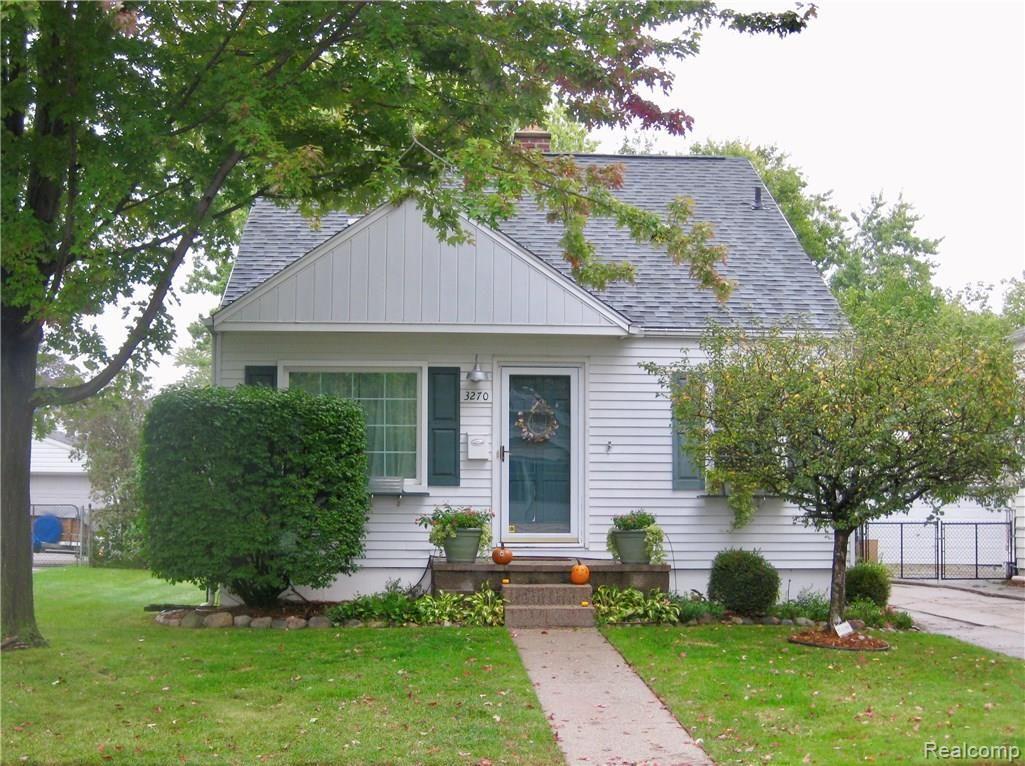 3270 Cumberland Road Berkley, MI 48072 - Photo 1 of 23 fullsizeoutput_fe1.jpeg