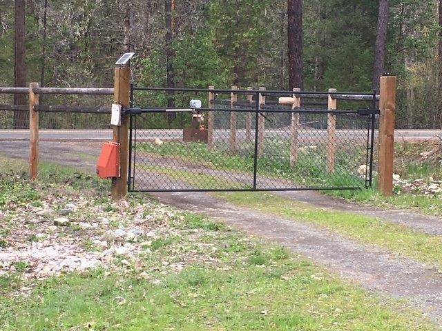 5734 Pleasant Creek Road Rogue River, OR 97537 - Photo 23 of 29 Gate with automatic open.
