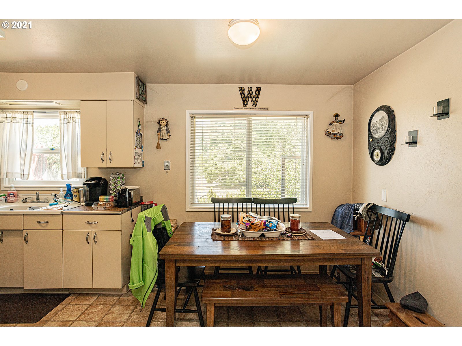 731 Chenowith Loop Road The Dalles, OR 97058 - Photo 9 of 24 Gallery Image 9
