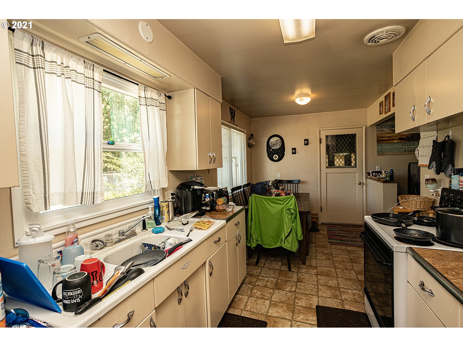 731 Chenowith Loop Road The Dalles, OR 97058 - Photo 10 of 24 Gallery Image 10