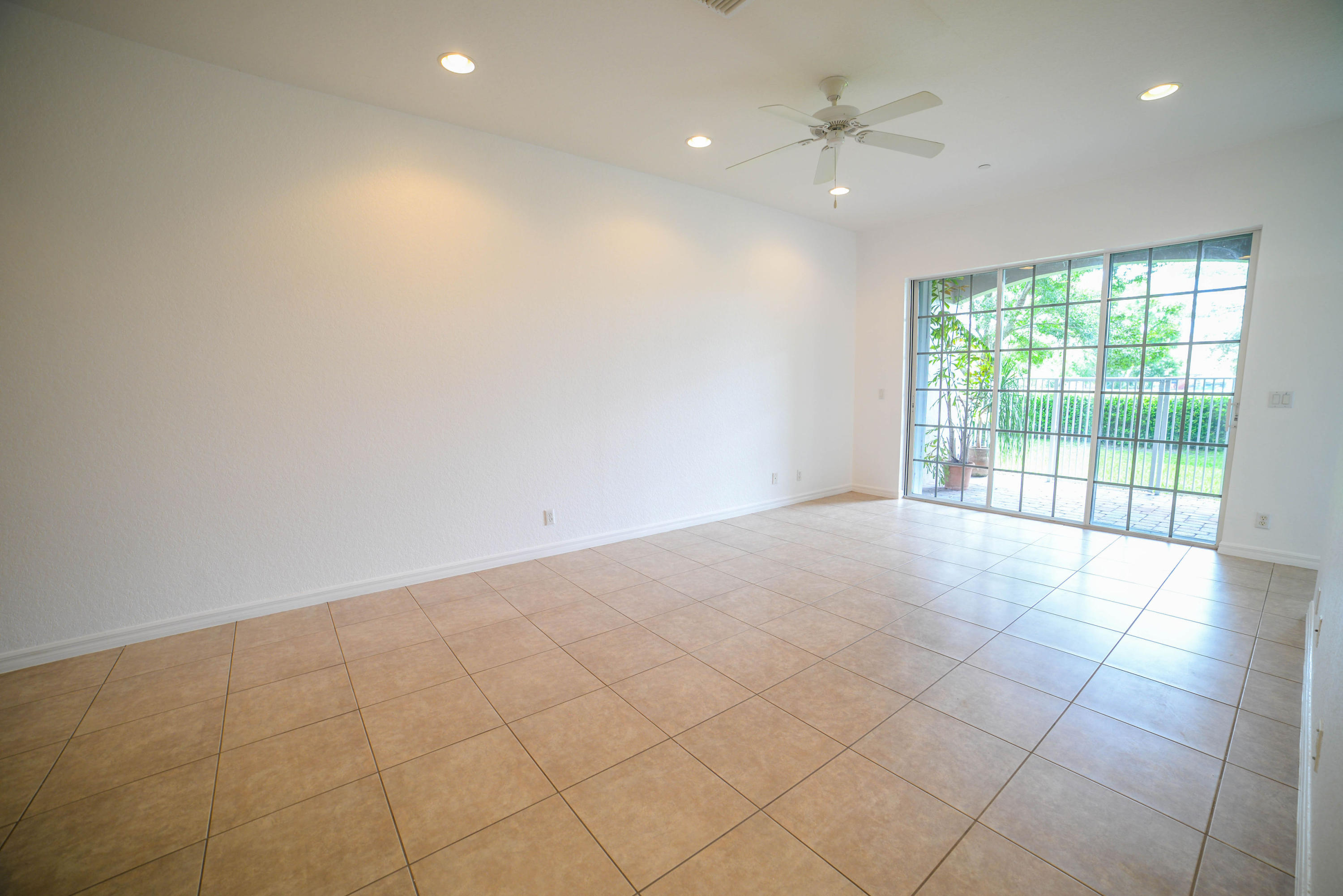 38 Lancaster Road Boynton Beach, FL 33426 - Photo 8 of 56 Living Room