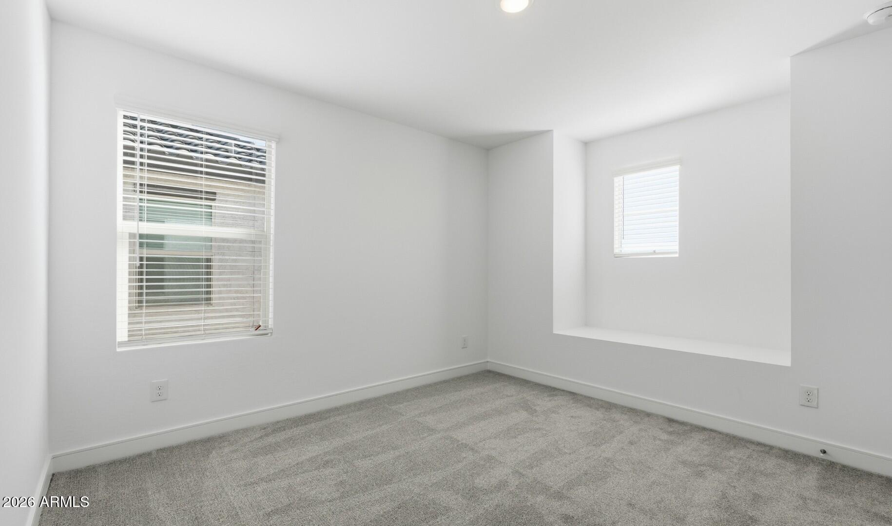 8010 West Royal Palm Road Peoria, AZ 85345 - Photo 22 of 34 an empty room with a window