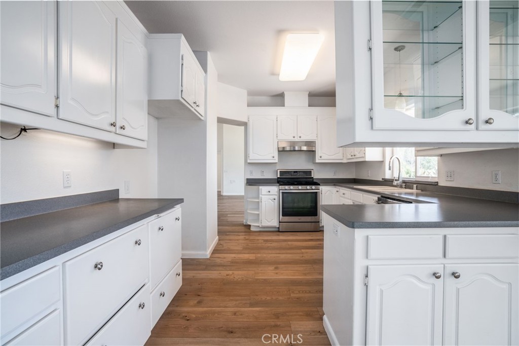 4620 Wendlis Road Forest Ranch, CA 95942 - Photo 21 of 50 a kitchen with granite countertop white cabinets and white appliances