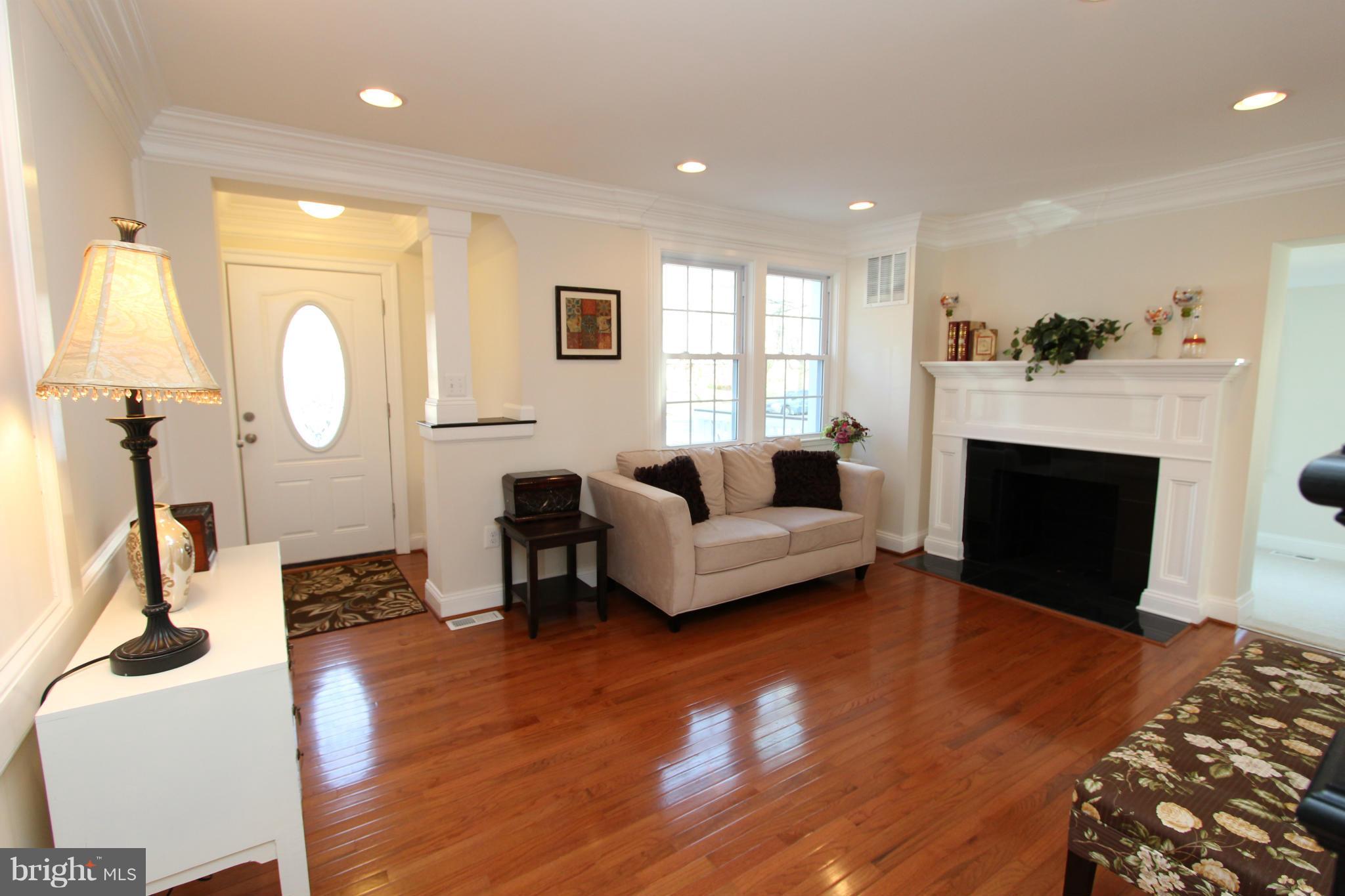 2122 Arcola Avenue Silver Spring, MD 20902 - Photo 5 of 30 Living Room