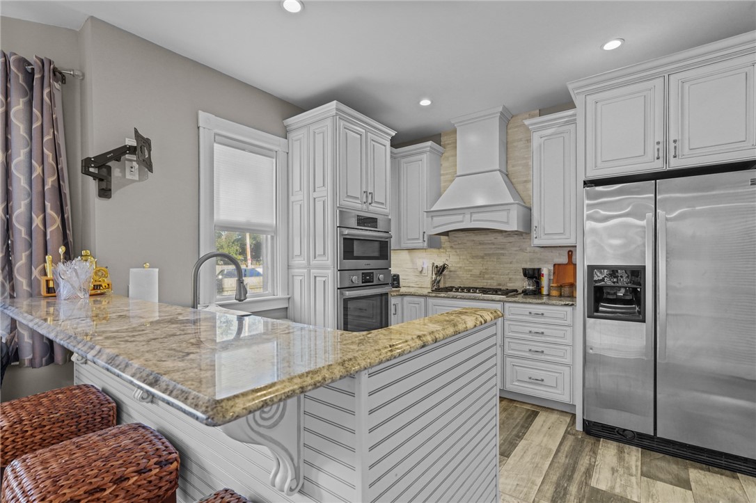 28 Rhode Island Avenue Newport, RI 02840 - Photo 9 of 47