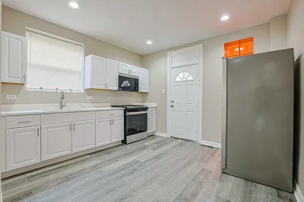 $560,000 | 5955 South Whipple Street, Chicago, IL 60629