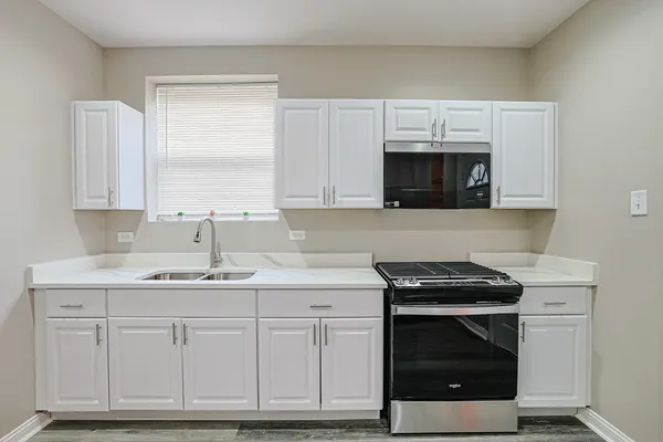$560,000 | 5955 South Whipple Street, Chicago, IL 60629