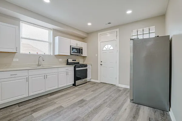 $560,000 | 5955 South Whipple Street, Chicago, IL 60629