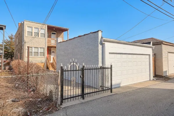 $560,000 | 5955 South Whipple Street, Chicago, IL 60629