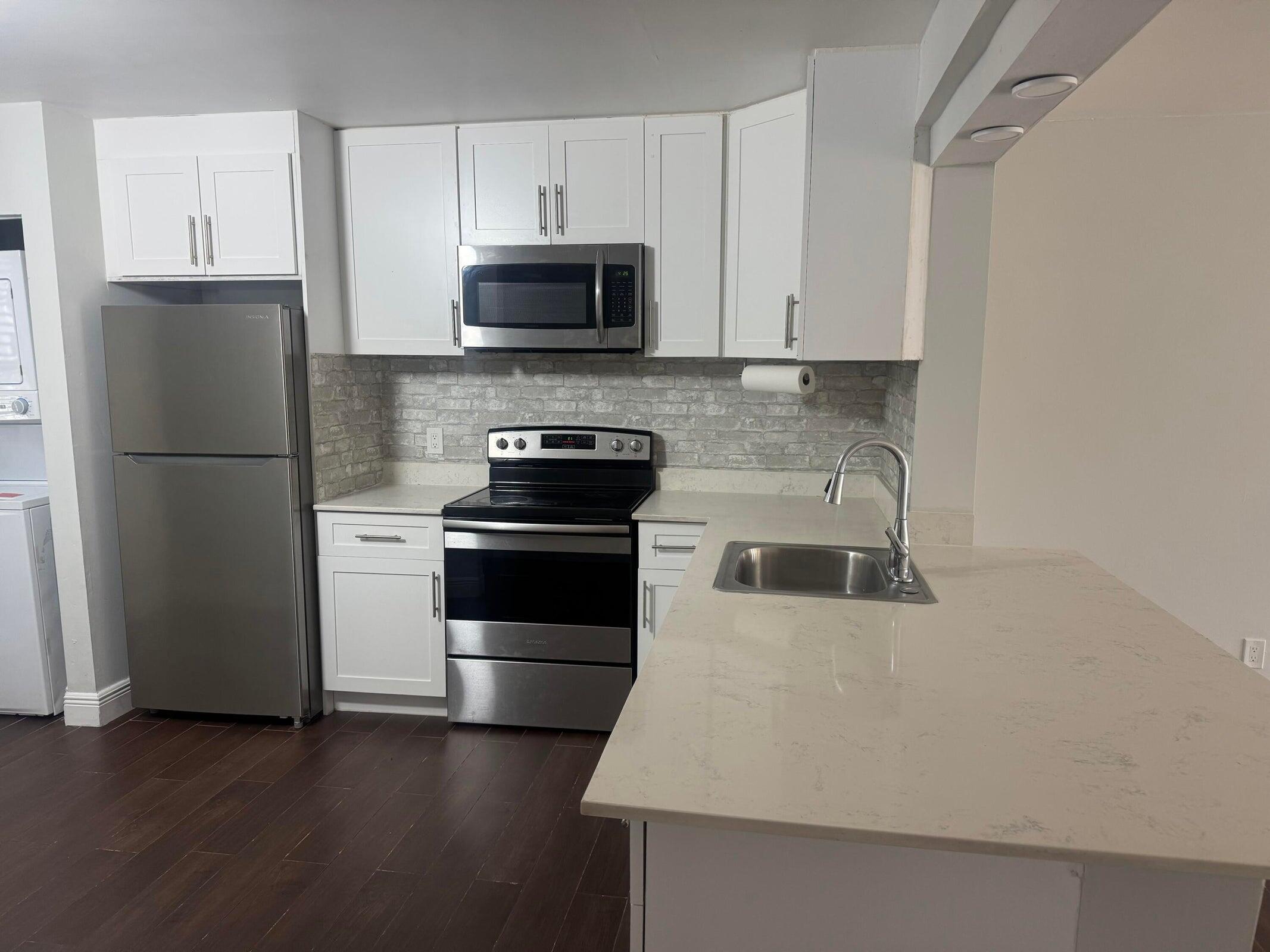 4885 Lake Arjaro Drive, Unit 4843 West Palm Beach, FL 33407 - Photo 1 of 1 Kitchen