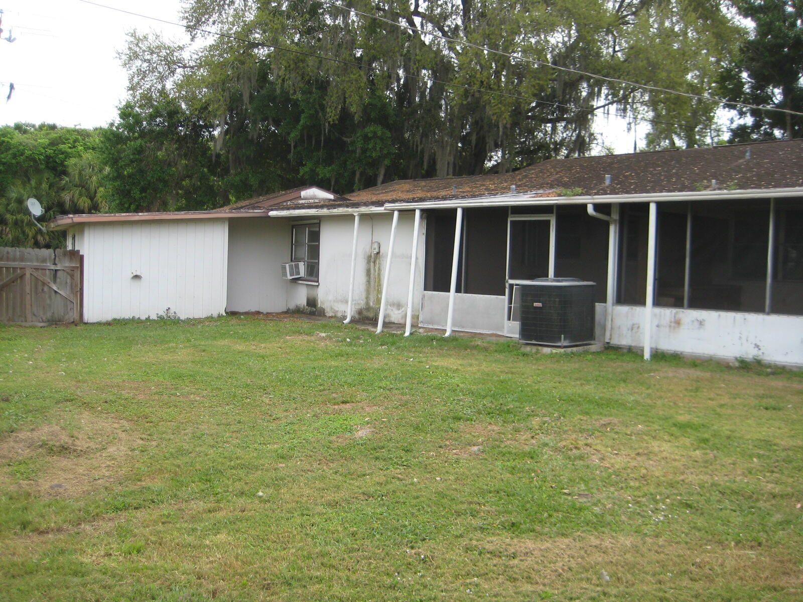 3239 Southwest 23rd Street Okeechobee, FL 34974 - Photo 7 of 21 IMG_7111