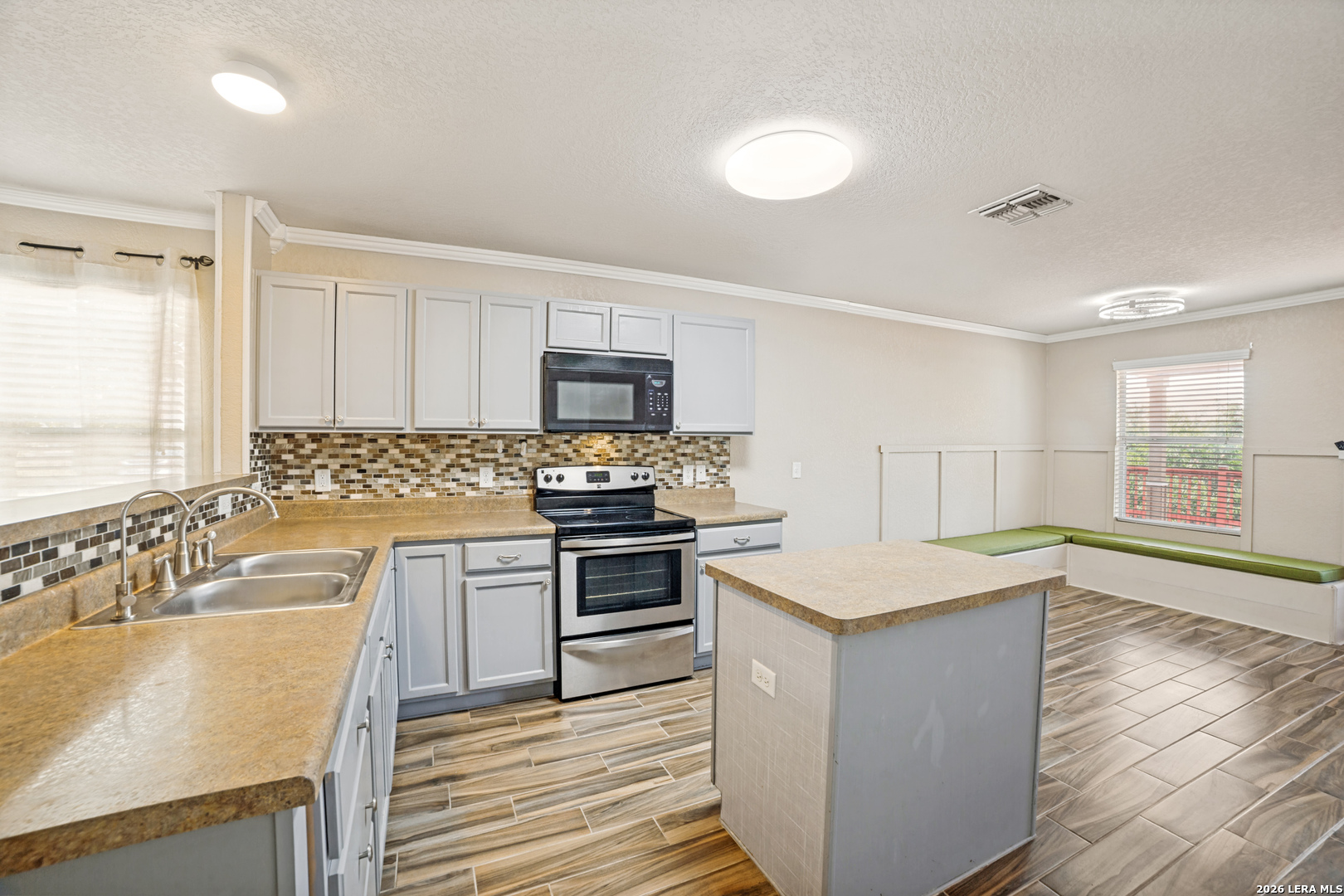 10951 Rustic Spoke San Antonio, TX 78245 - Photo 9 of 24