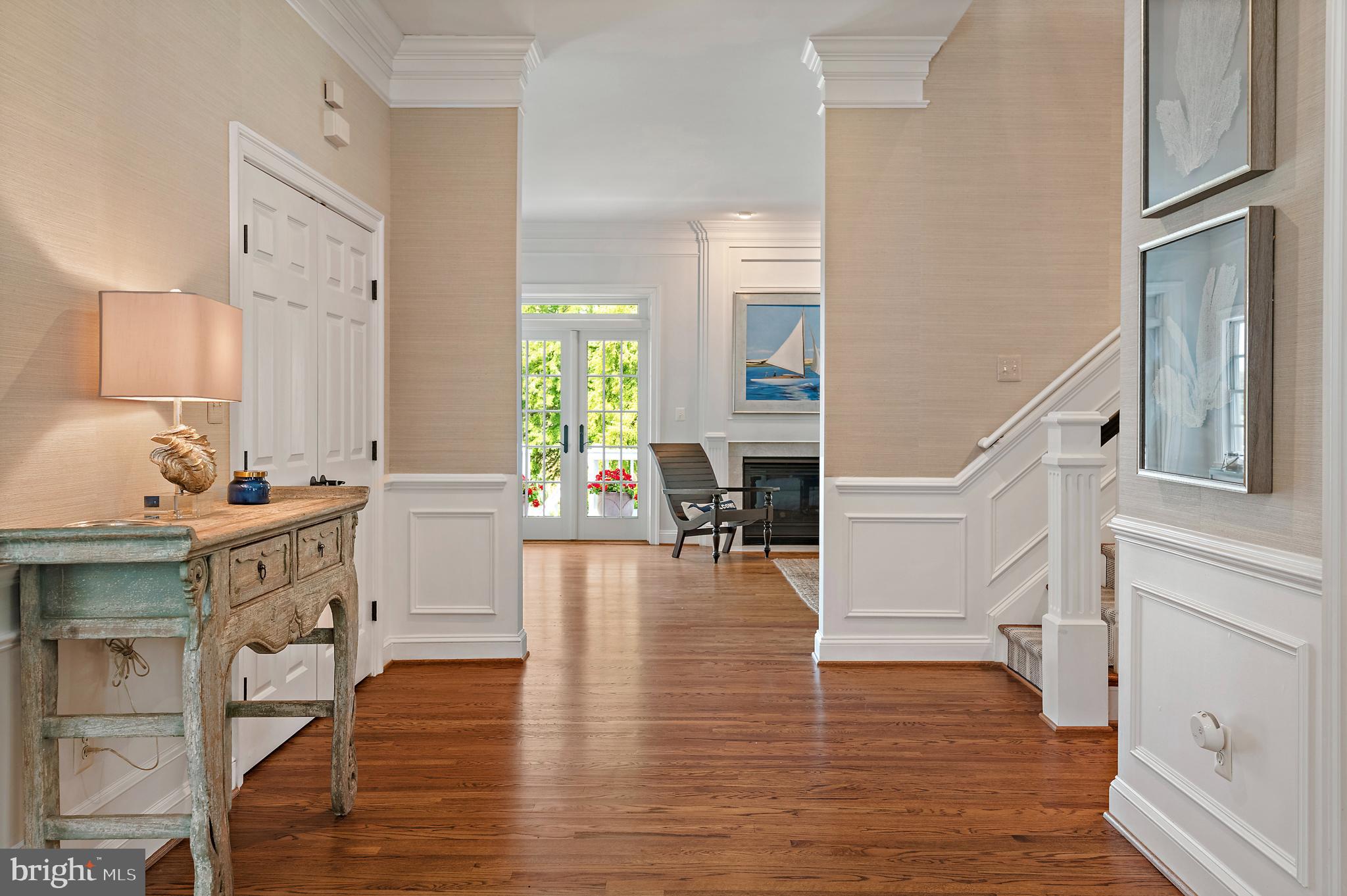 1307 Beachview Road Annapolis, MD 21403 - Photo 19 of 111 a living room with furniture and a wooden floor