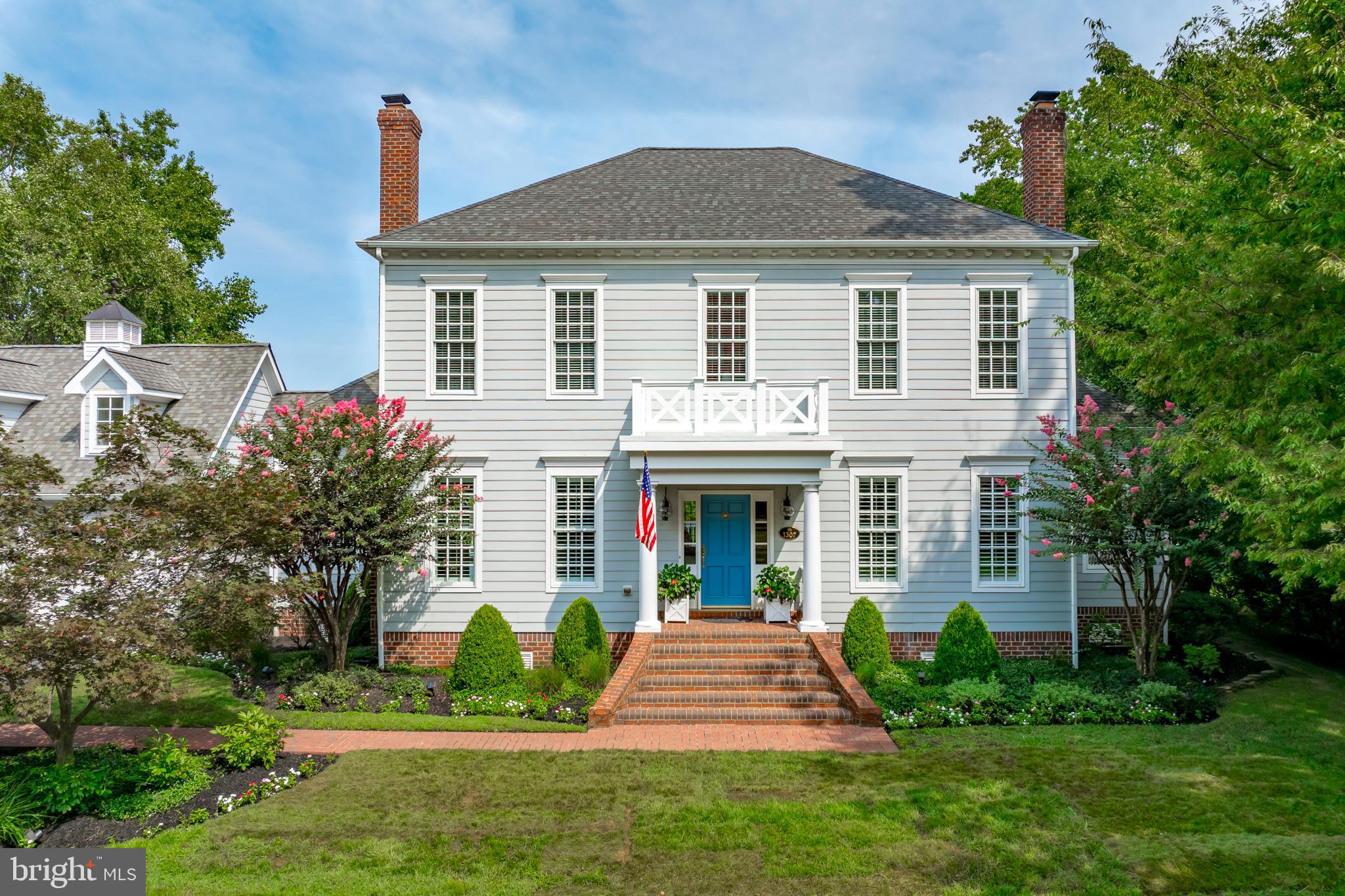 1307 Beachview Road Annapolis, MD 21403 - Photo 4 of 111 a front view of a house with a yard